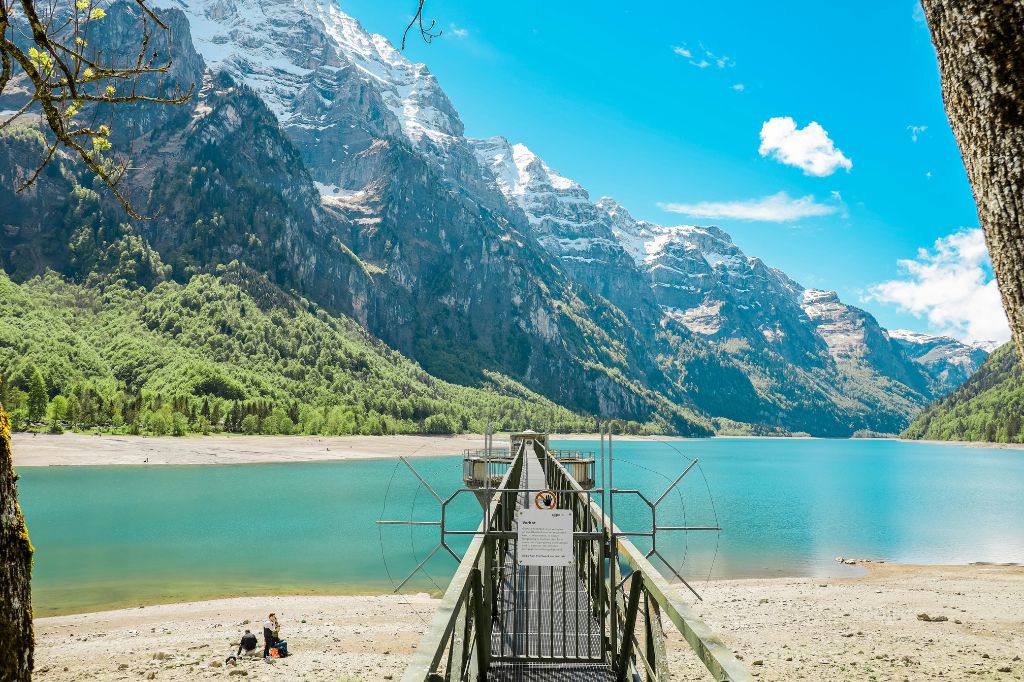 Ausflugsziele Seen Schweiz - Klöntalersee Glarus Schweiz - ruth-georgiev-sTqEeceJ3UU-unsplash